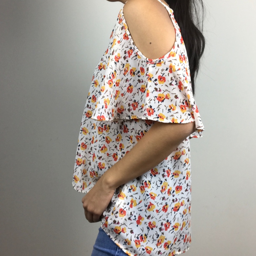 Floral cold shoulder top!! - Picture 6 of 8
